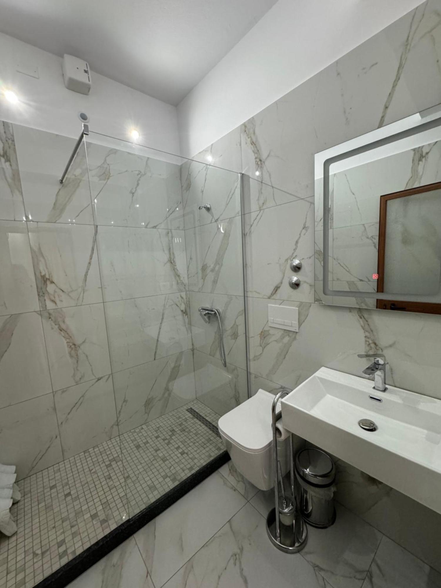 Hotel Kaloshi Mezez Экстерьер фото