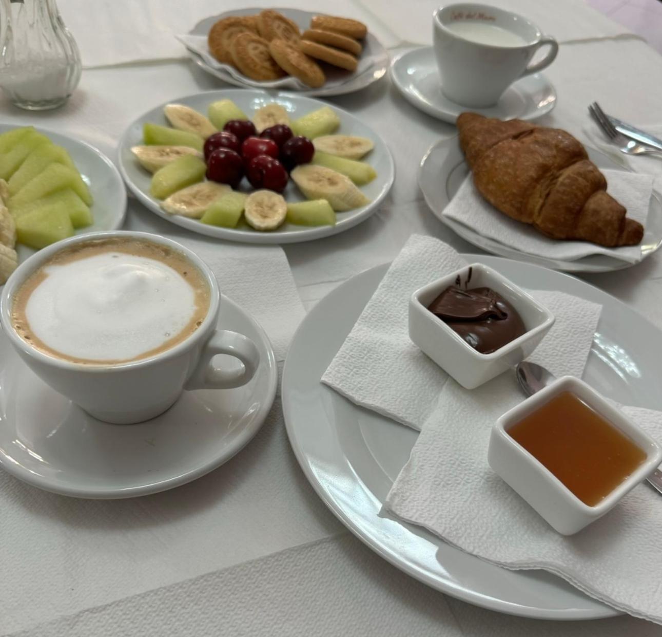 Hotel Kaloshi Mezez Экстерьер фото